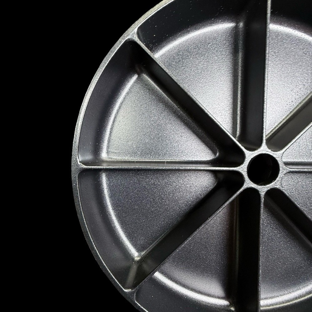 Nordic Ware Scone & Cornbread Round Pan Heavy Cast Aluminum 8 Sections 9 1/2" - Picture 3 of 10